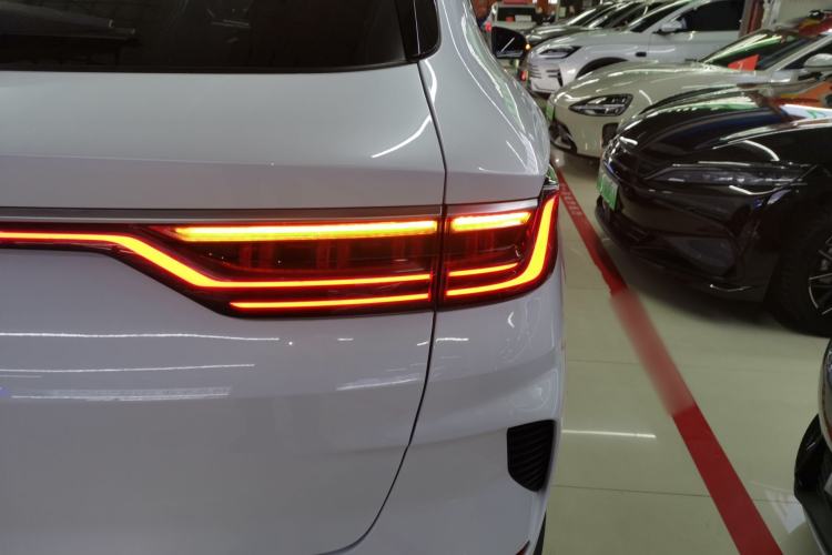 Used BYD Song PLUS New Energy 2021 DM-i 100KM Four-Wheel Drive Flagship PLUS Right Rear Taillight