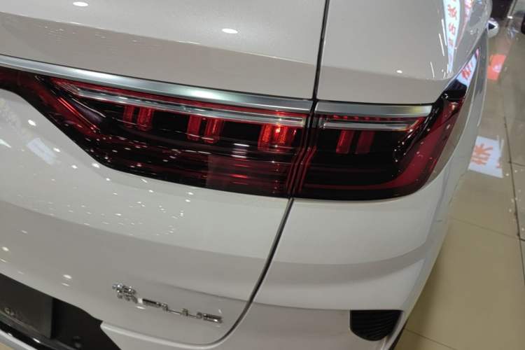 Used BYD Song PLUS New Energy 2021 DM-i 110KM Flagship PLUS Right Rear Taillight