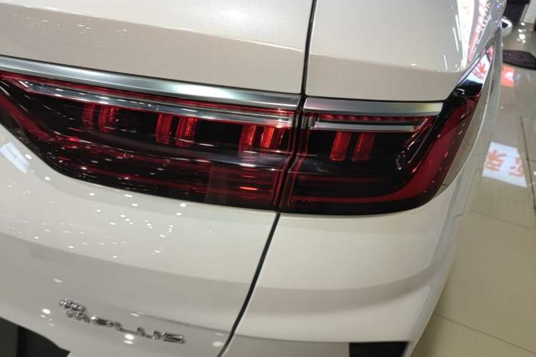 Used BYD Song PLUS New Energy 2021 DM-i 110KM Flagship PLUS Right Rear Taillight