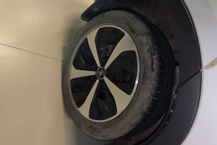 Used BYD Song PLUS New Energy 2021 DM-i 110KM Flagship PLUS Right Rear Wheel Hub
