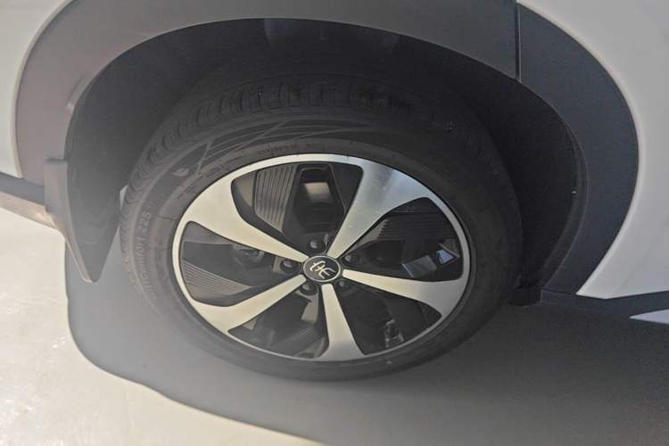Used BYD Song PLUS New Energy 2021 DM-i 110KM Flagship PLUS Right Rear Wheel Hub