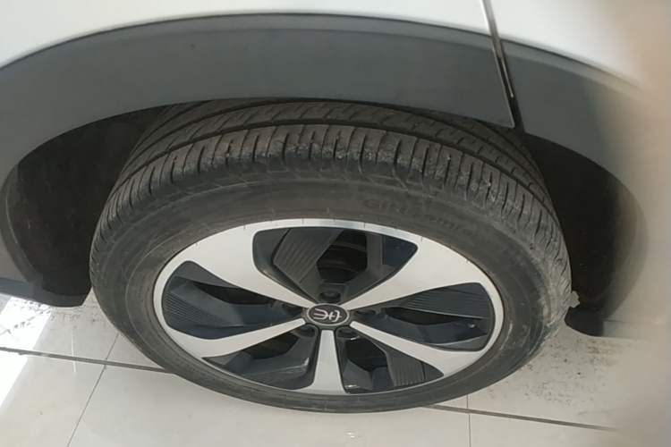 Used BYD Song PLUS New Energy 2021 DM-i 110KM Flagship PLUS Right Rear Wheel Hub