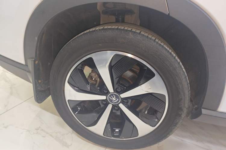 Used BYD Song PLUS New Energy 2021 DM-i 110KM Flagship Model Right Rear Wheel Hub