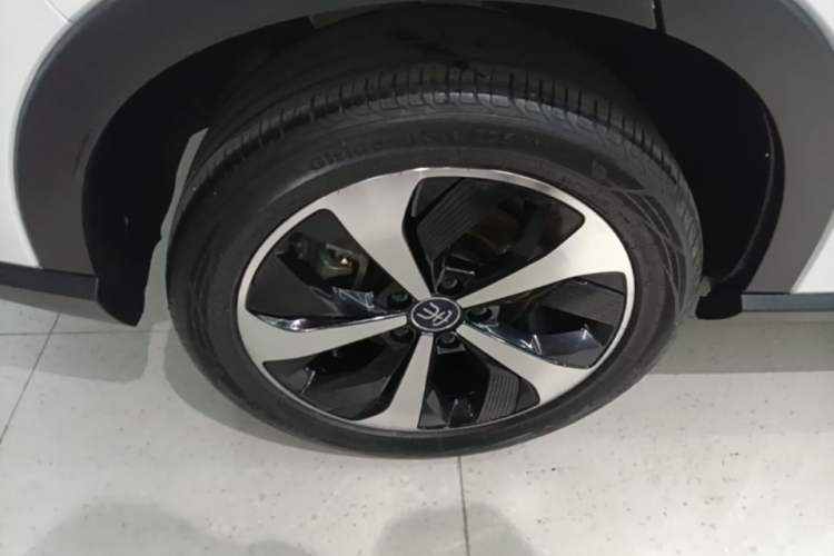 Used BYD Song PLUS New Energy 2021 DM-i 110KM Flagship PLUS Right Rear Wheel Hub