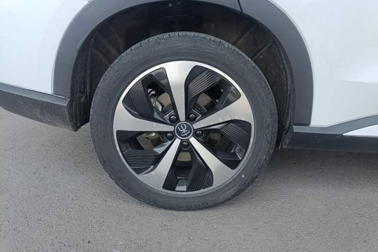Used BYD Song PLUS New Energy 2021 DM-i 110KM Flagship Model Right Rear Wheel Hub