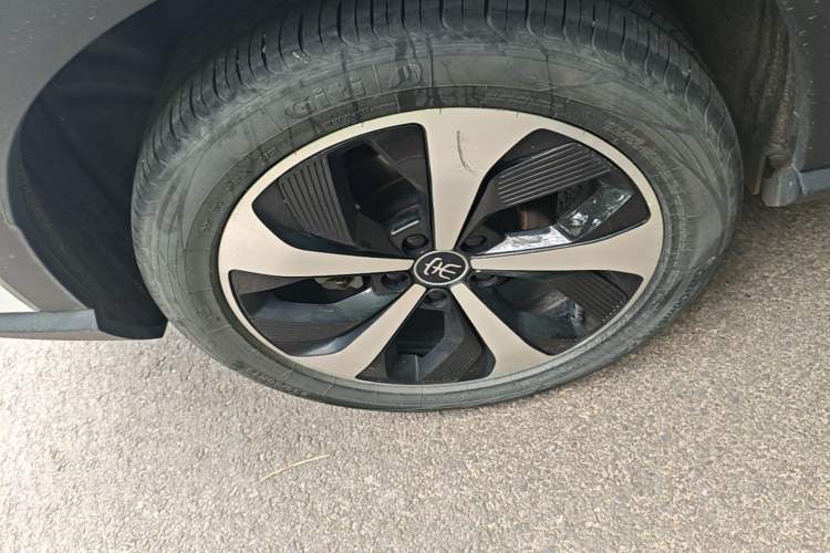 Used BYD Song PLUS New Energy 2021 DM-i 110KM Flagship PLUS Right Rear Wheel Hub