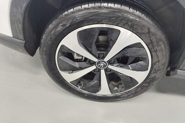 Used BYD Song PLUS New Energy 2021 EV Flagship Model Right Rear Wheel Hub