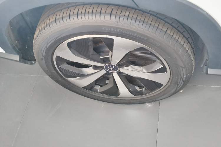 Used BYD Song PLUS New Energy 2021 EV Deluxe Model Right Rear Wheel Hub