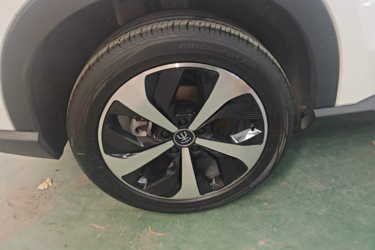 Used BYD Song PLUS New Energy 2021 DM-i 110KM Flagship PLUS Right Rear Wheel Hub
