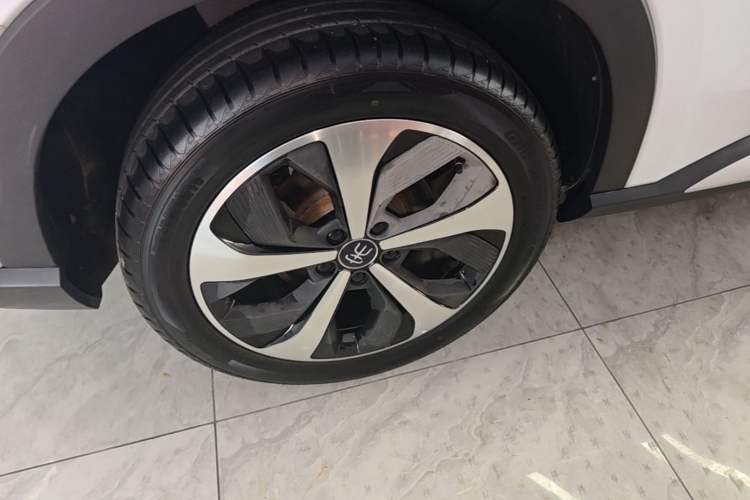 Used BYD Song PLUS New Energy 2021 DM-i 110KM Flagship Model Right Rear Wheel Hub
