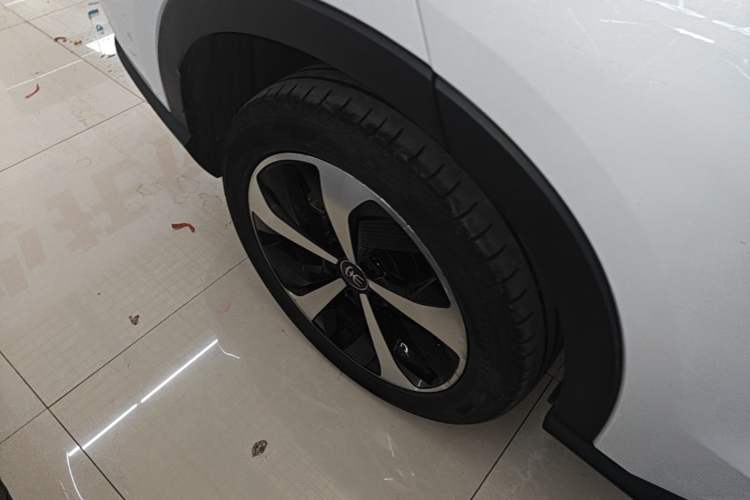 Used BYD Song PLUS New Energy 2021 DM-i 110KM Flagship PLUS Right Rear Wheel Hub