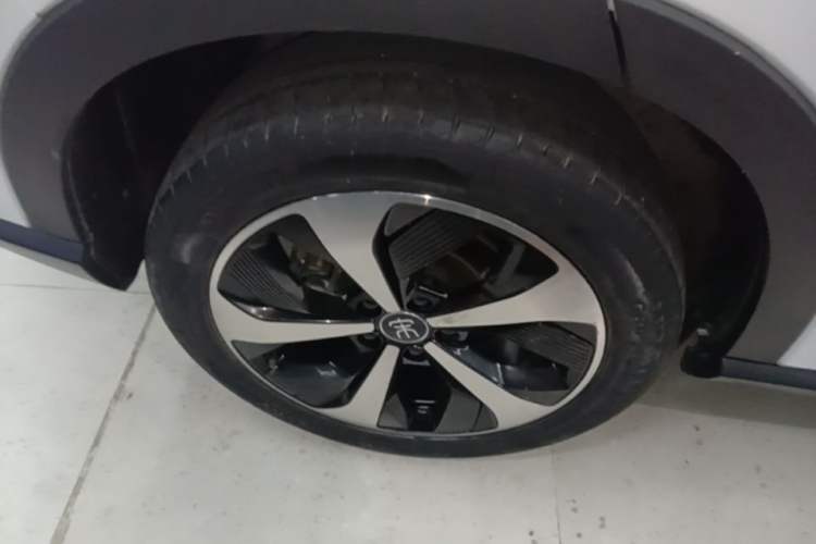 Used BYD Song PLUS New Energy 2021 DM-i 110KM Flagship PLUS Right Rear Wheel Hub