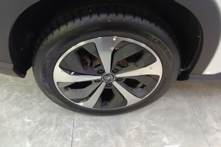 Used BYD Song PLUS New Energy 2021 DM-i 110KM Flagship Model Right Rear Wheel Hub