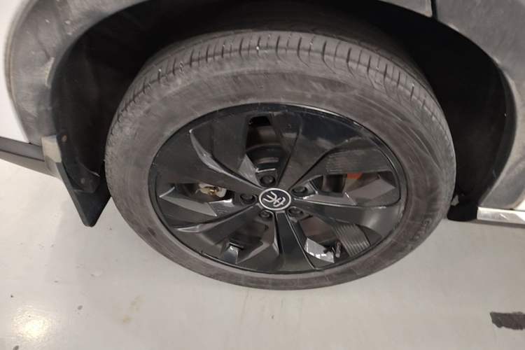 Used BYD Song PLUS New Energy 2021 EV Flagship Model Right Rear Wheel Hub
