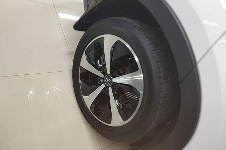 Used BYD Song PLUS New Energy 2021 DM-i 110KM Flagship Model Right Rear Wheel Hub