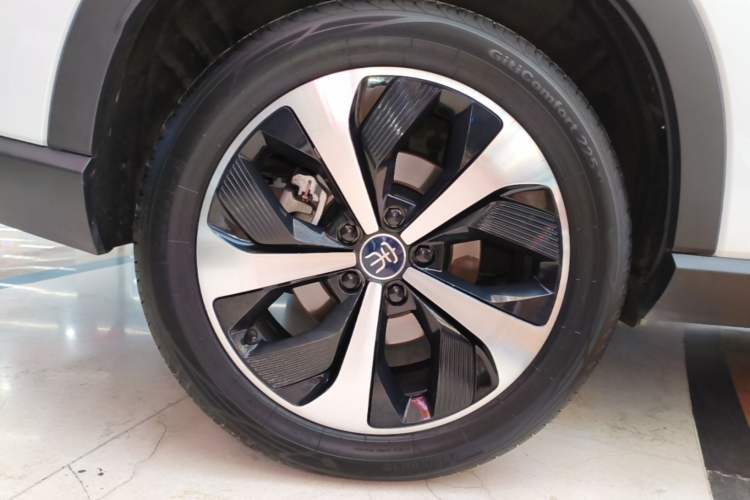 Used BYD Song PLUS New Energy 2021 EV Flagship Model Right Rear Wheel Hub