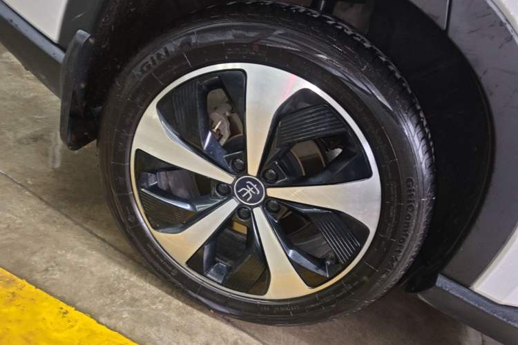 Used BYD Song PLUS New Energy 2021 DM-i 110KM Flagship PLUS Right Rear Wheel Hub