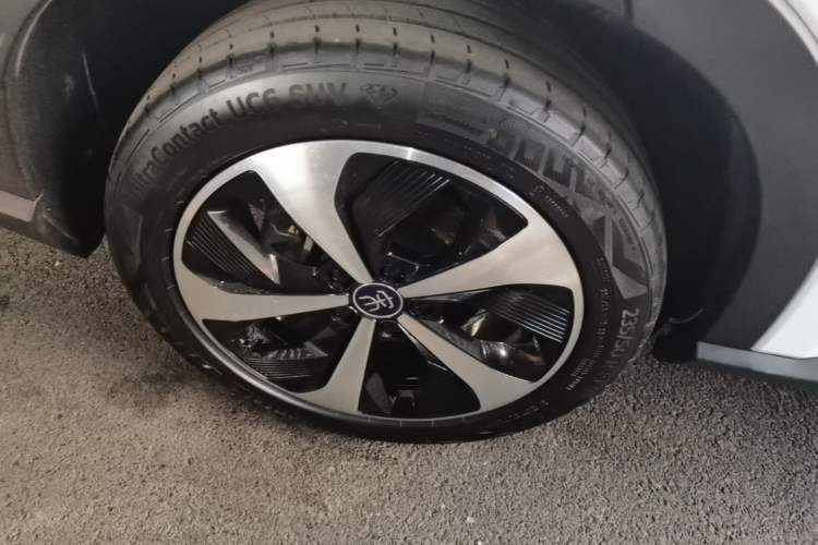 Used BYD Song PLUS New Energy 2021 DM-i 110KM Flagship PLUS 5G Edition Right Rear Wheel Hub