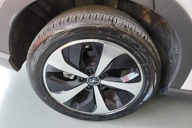 Used BYD Song PLUS New Energy 2021 EV Flagship Model Right Rear Wheel Hub
