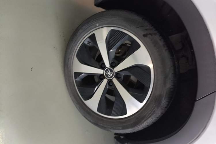 Used BYD Song PLUS New Energy 2021 EV Deluxe Model Right Rear Wheel Hub