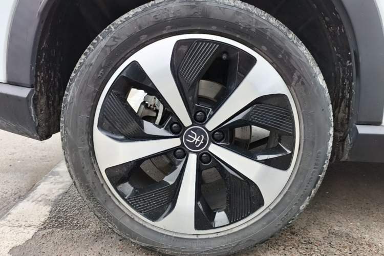 Used BYD Song PLUS New Energy 2021 DM-i 51KM Prestige Model Right Rear Wheel Hub