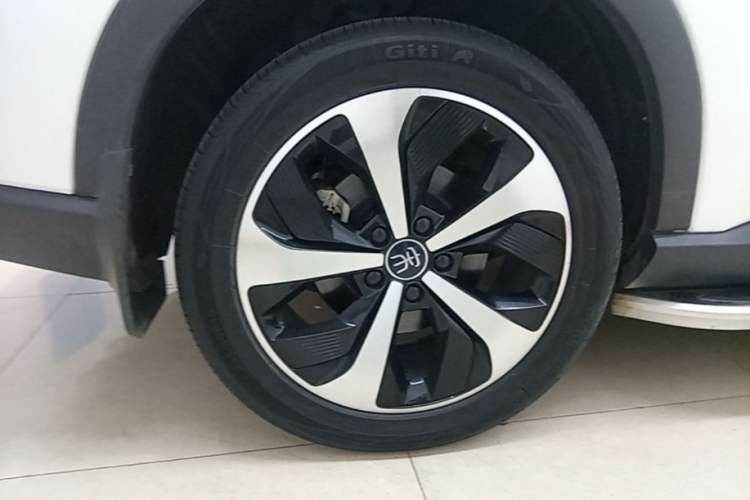 Used BYD Song PLUS New Energy 2021 EV Flagship Model Right Rear Wheel Hub