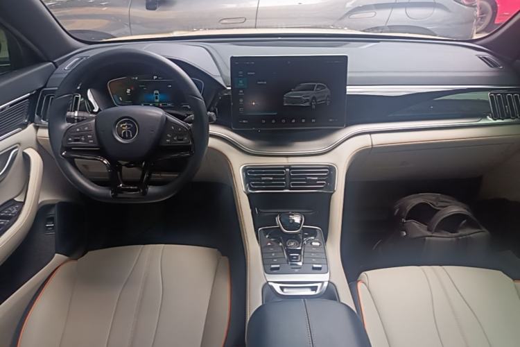 Used BYD Song PLUS New Energy 2021 DM-i 110KM Flagship Model Center Console