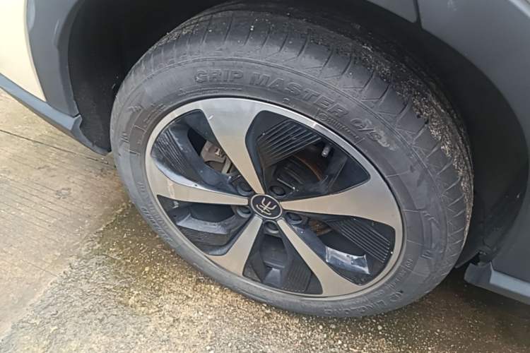 Used BYD Song PLUS New Energy 2021 DM-i 110KM Flagship Model Right Rear Wheel Hub