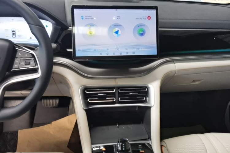 Used BYD Song PLUS New Energy 2023 Champion Edition DM-i 150KM Flagship PLUS Audio And AC Panel