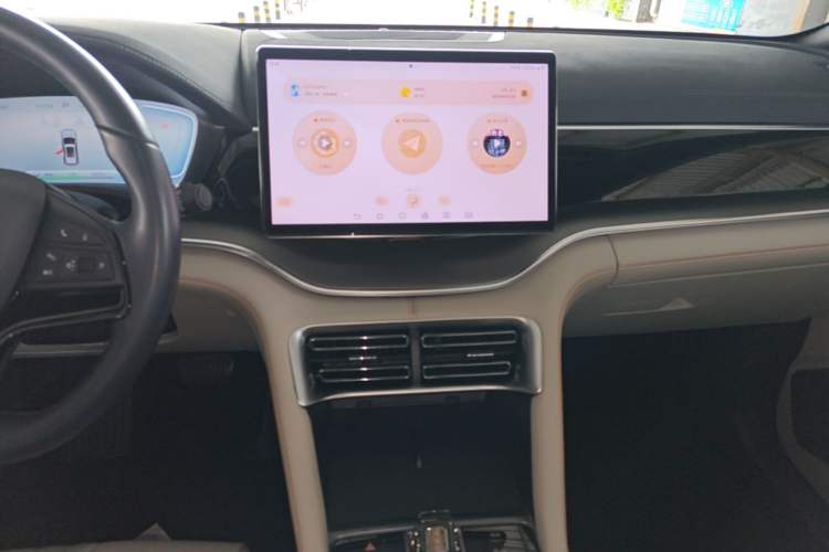 Used BYD Song PLUS New Energy 2023 Champion Edition EV 520KM Luxury Model Audio And AC Panel