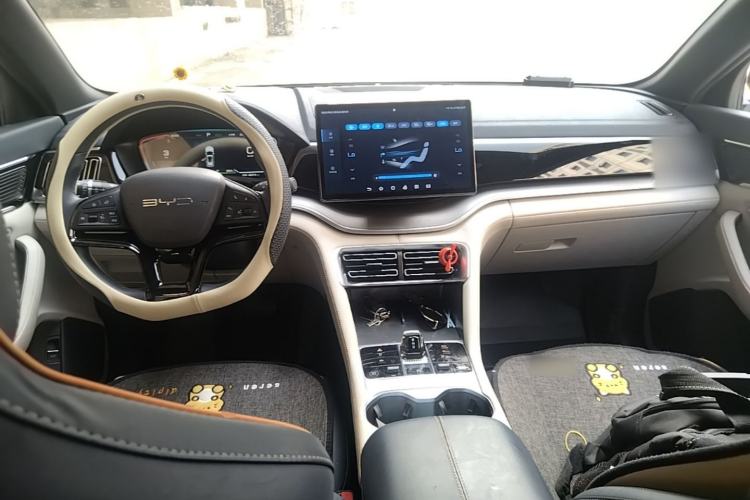 Used BYD Song PLUS New Energy 2023 Champion Edition DM-i 110KM Flagship Model Center Console