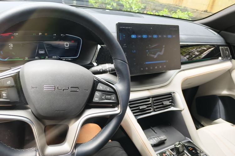 Used BYD Song PLUS New Energy 2023 Champion Edition DM-i 150KM Flagship PLUS Center Console