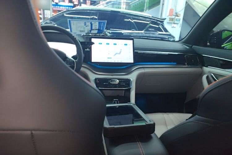 Used BYD Song PLUS New Energy 2023 Champion Edition DM-i 150KM Flagship PLUS Center Console