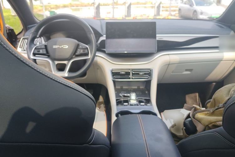 Used BYD Song PLUS New Energy 2023 Champion Edition EV 520KM Flagship Model Center Console