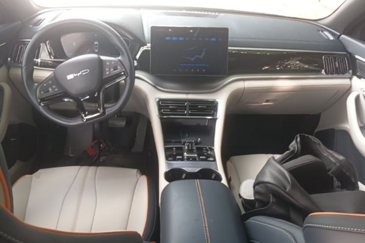 Used BYD Song PLUS New Energy 2023 Champion Edition DM-i 110KM Flagship Model Center Console