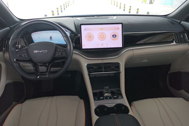 Used BYD Song PLUS New Energy 2023 Champion Edition EV 520KM Luxury Model Center Console