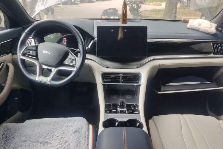 Used BYD Song PLUS New Energy 2023 Champion Edition DM-i 150KM Flagship PLUS Center Console