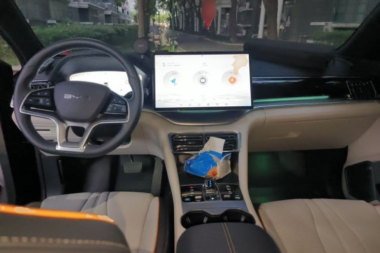 Used BYD Song PLUS New Energy 2023 Champion Edition DM-i 150KM Flagship PLUS 5G Center Console