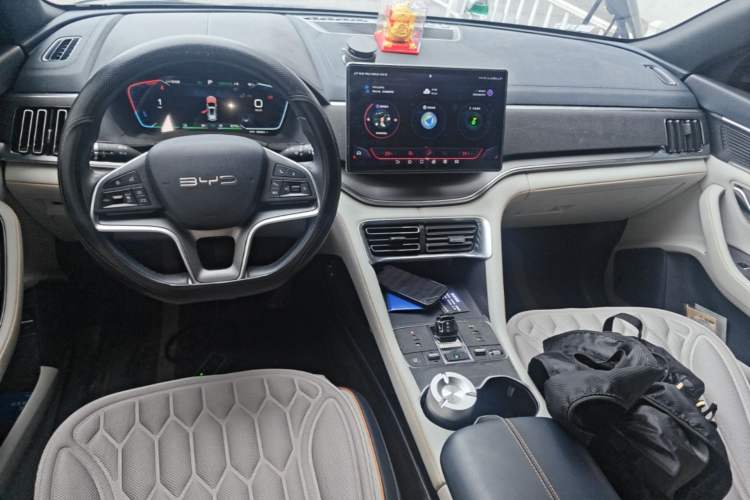 Used BYD Song PLUS New Energy 2023 Champion Edition DM-i 110KM Flagship PLUS Center Console