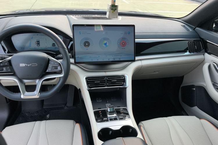Used BYD Song PLUS New Energy 2023 Champion Edition DM-i 150KM Flagship PLUS 5G Center Console