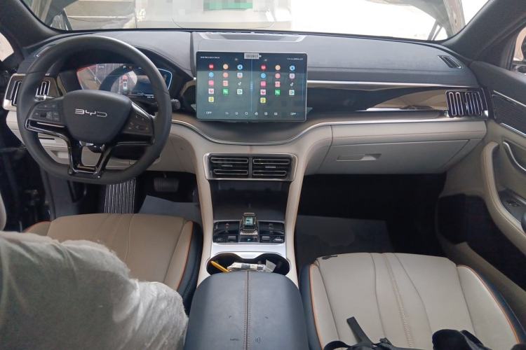 Used BYD Song PLUS New Energy 2023 Champion Edition DM-i 110KM Flagship Model Center Console