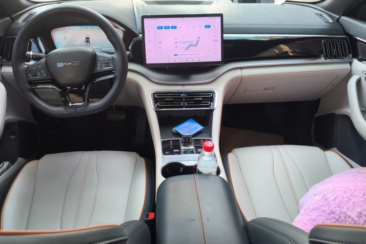 Used BYD Song PLUS New Energy 2023 Champion Edition DM-i 110KM Flagship Model Center Console