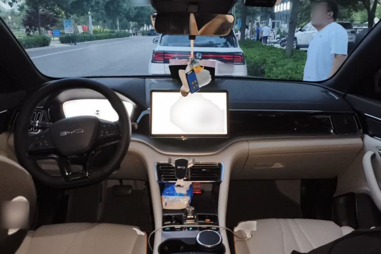 Used BYD Song PLUS New Energy 2023 Champion Edition EV 520KM Prestige Model Center Console