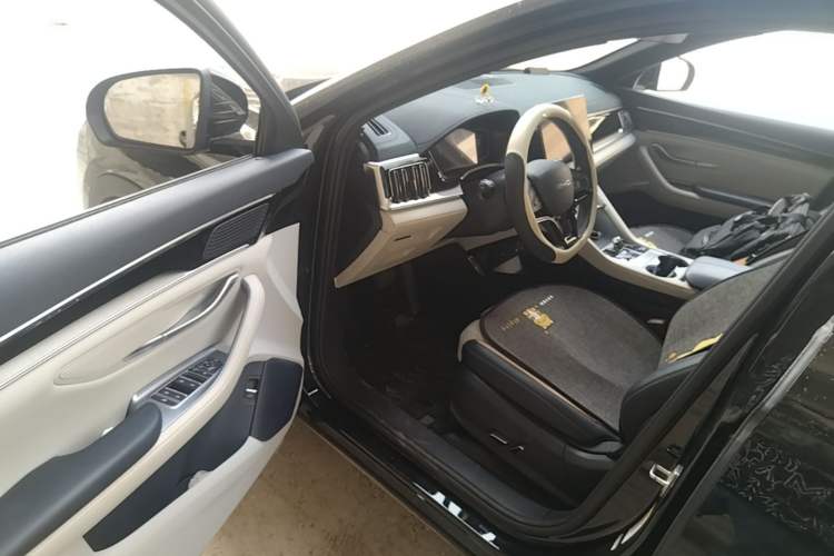 Used BYD Song PLUS New Energy 2023 Champion Edition DM-i 110KM Flagship Model Driver Seat