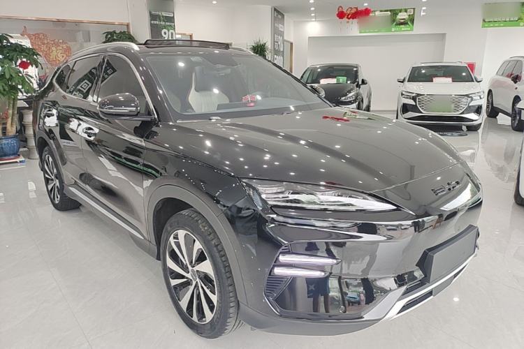 Used BYD Song PLUS New Energy 2023 Champion Edition EV 520KM Prestige Model Front Right 45 Deg