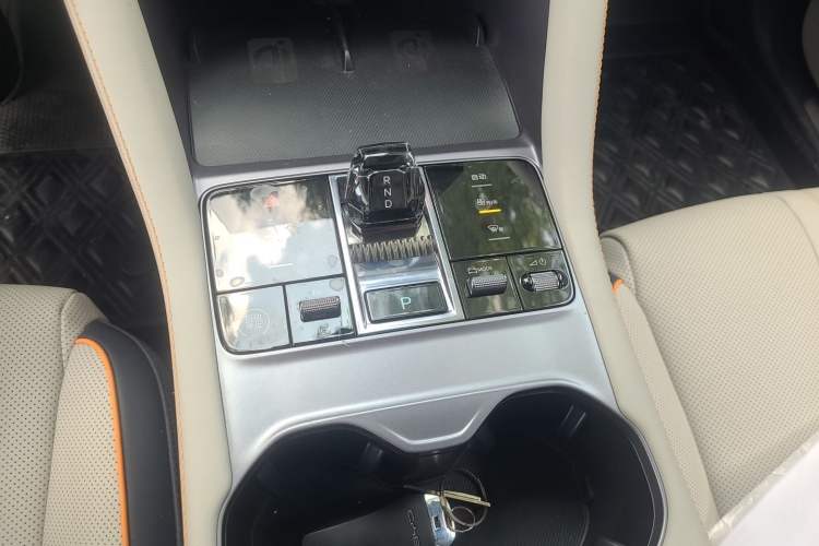 Used BYD Song PLUS New Energy 2023 Champion Edition DM-i 150KM Flagship PLUS Gear Lever