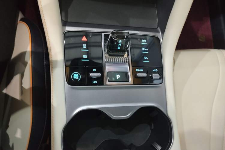 Used BYD Song PLUS New Energy 2023 Champion Edition DM-i 110KM Flagship Model Gear Lever