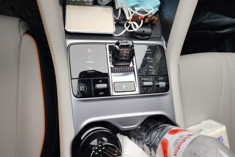 Used BYD Song PLUS New Energy 2023 Champion Edition DM-i 110KM Flagship Model Gear Lever
