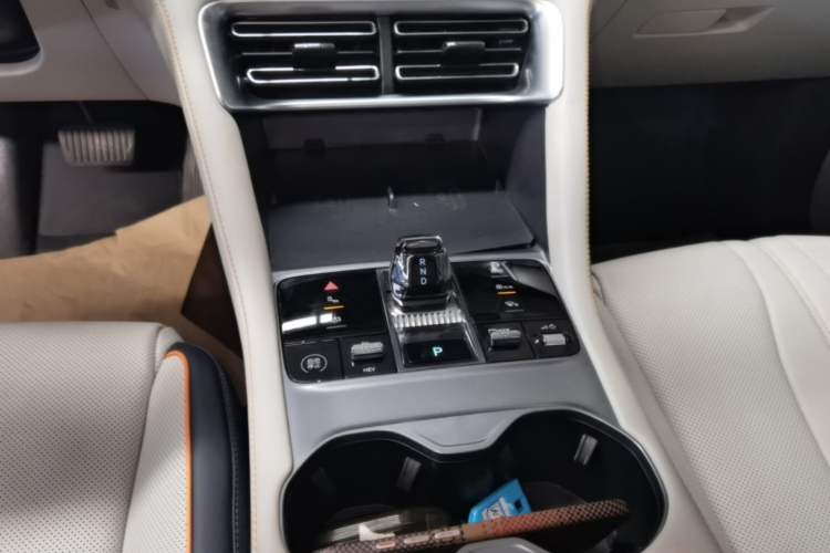 Used BYD Song PLUS New Energy 2023 Champion Edition DM-i 150KM Flagship PLUS Gear Lever