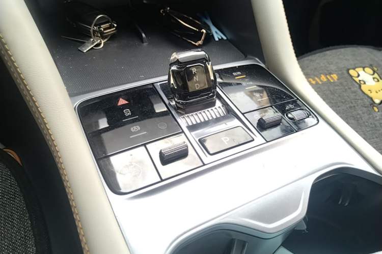Used BYD Song PLUS New Energy 2023 Champion Edition DM-i 110KM Flagship Model Gear Lever